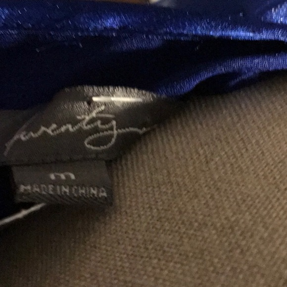 Beautiful dress - Picture 8 of 8